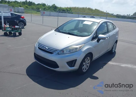 2013 Ford Fiesta Se z USA, uszkodzony, nr VIN 3FADP4BJ7DM174859